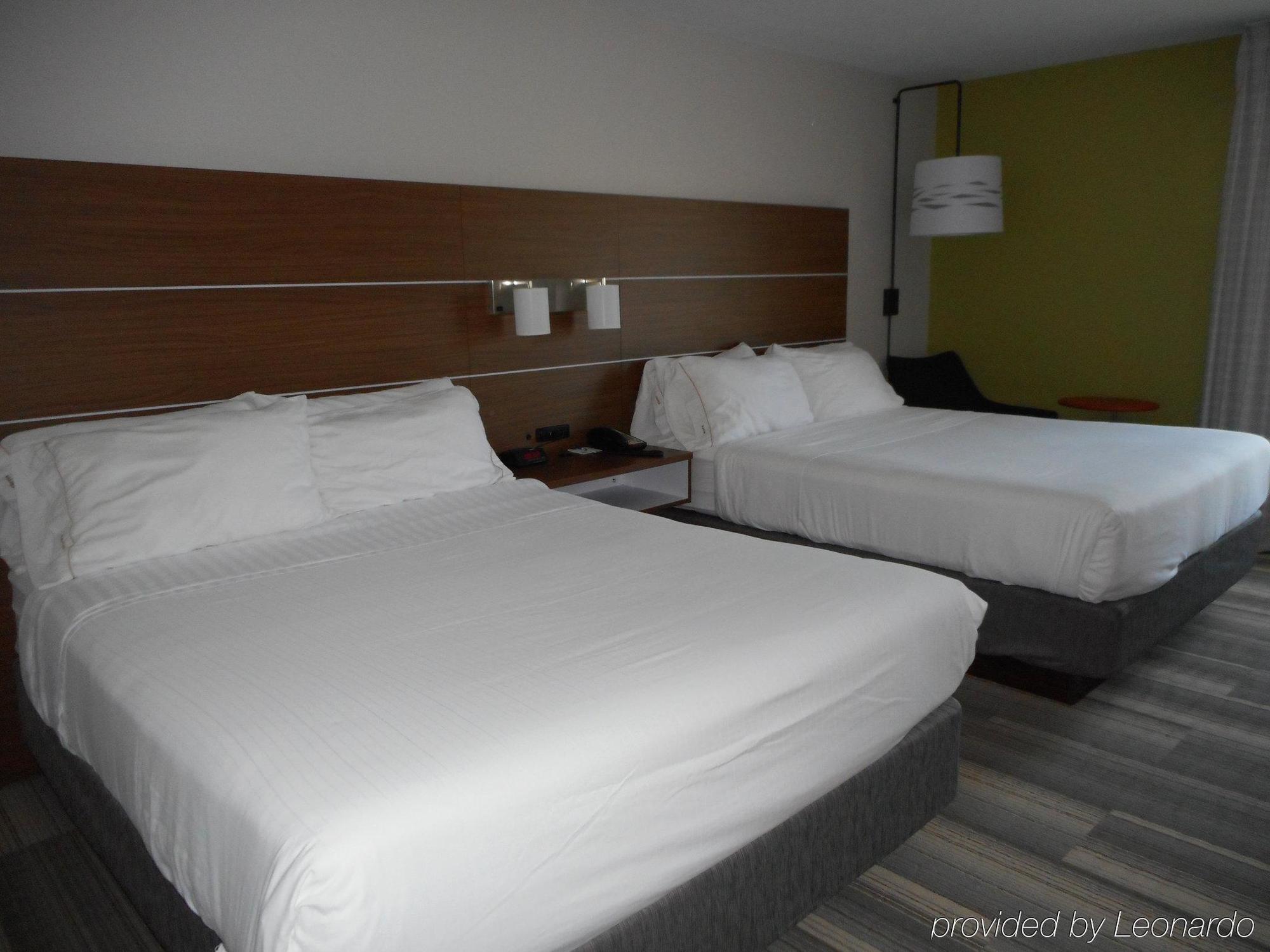 Holiday Inn Express Fairfield By Ihg Екстериор снимка
