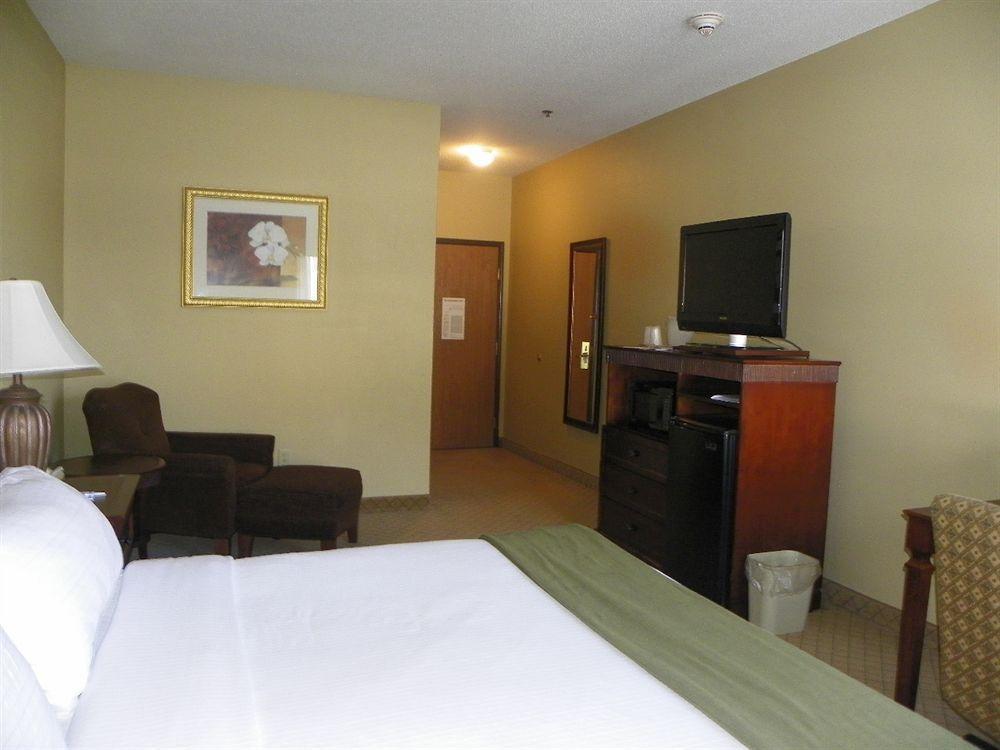 Holiday Inn Express Fairfield By Ihg Екстериор снимка