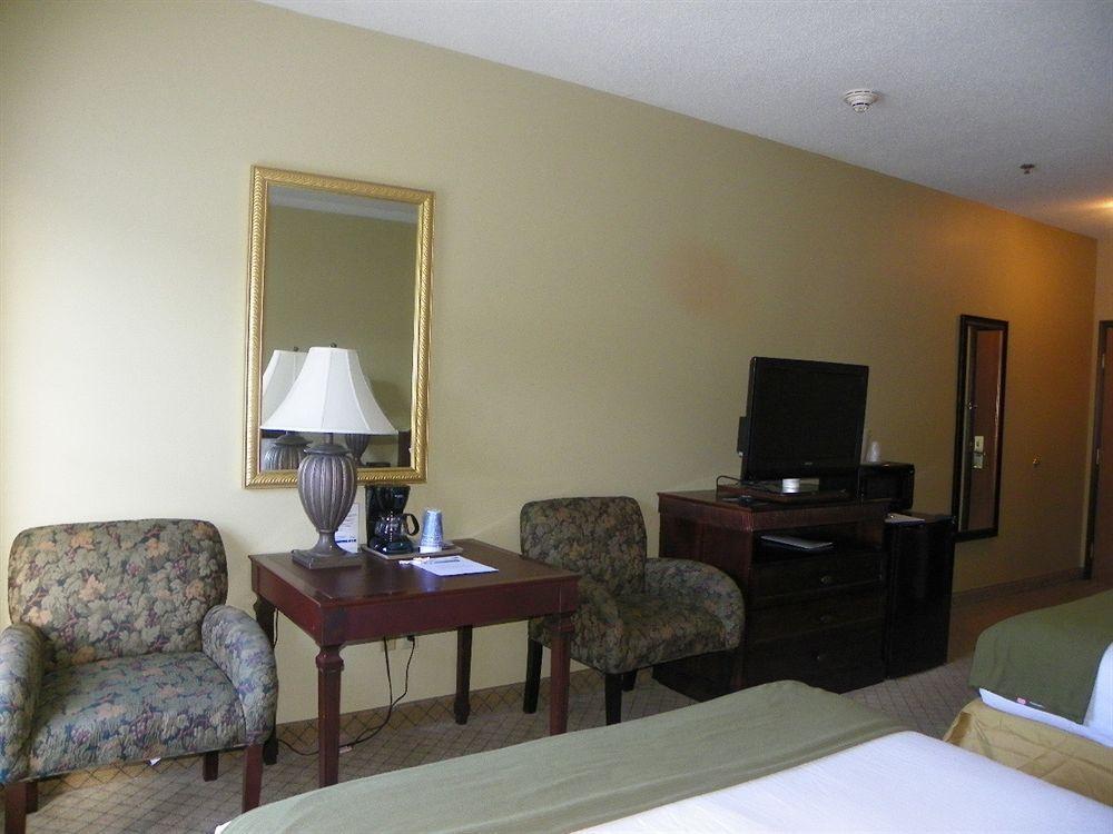 Holiday Inn Express Fairfield By Ihg Екстериор снимка