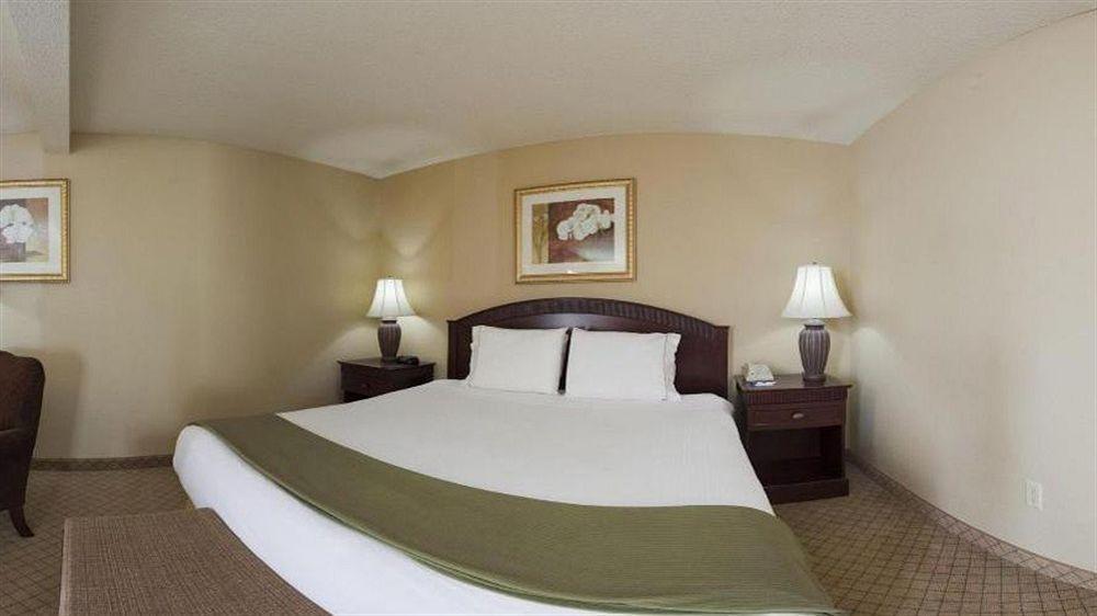Holiday Inn Express Fairfield By Ihg Екстериор снимка