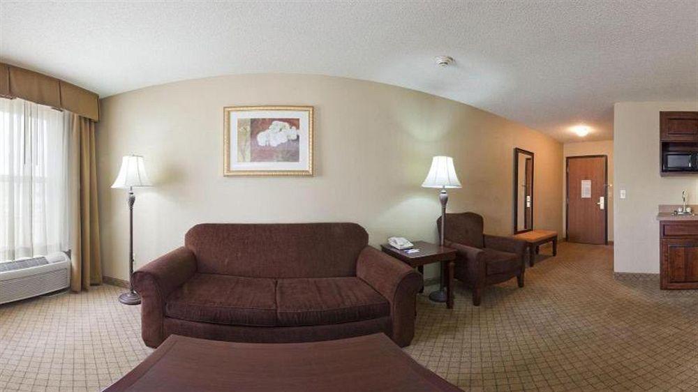 Holiday Inn Express Fairfield By Ihg Екстериор снимка