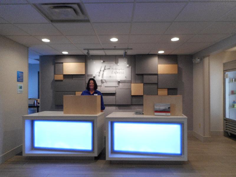 Holiday Inn Express Fairfield By Ihg Екстериор снимка
